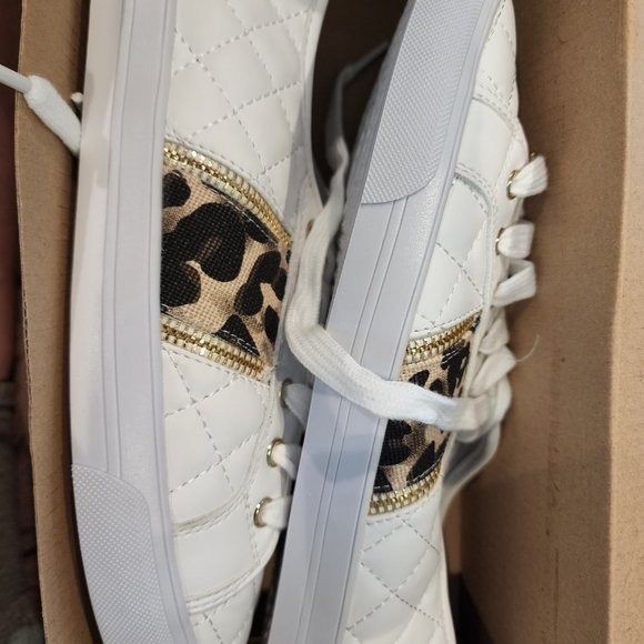 Brand new sneakers - Picture 4 of 7